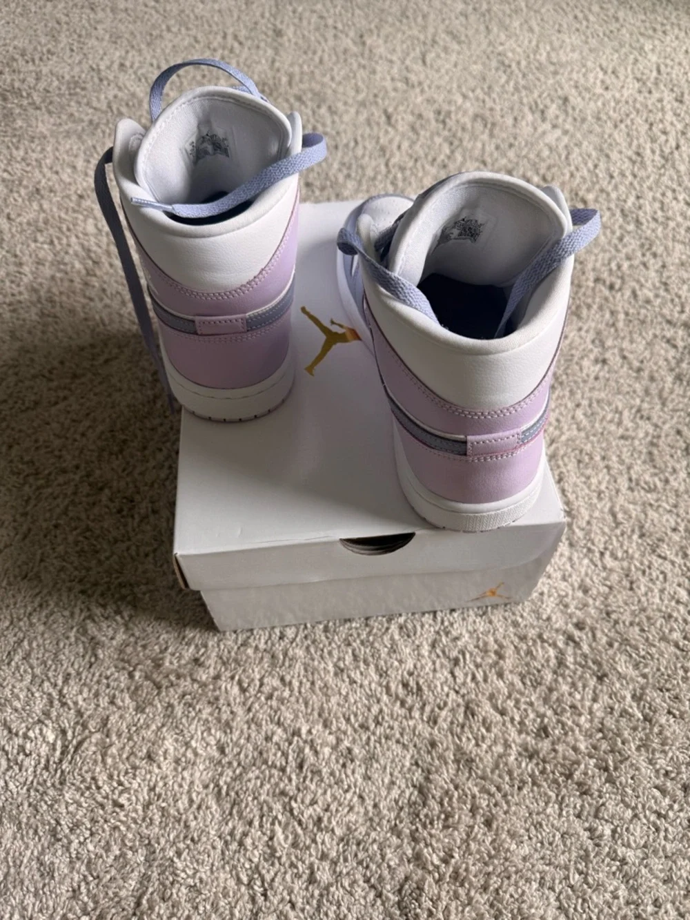 Great condition!!
Women’s Nike Air Jordan 1 Mid — Indigo Haze/Doll/White - Picture 5 of 13